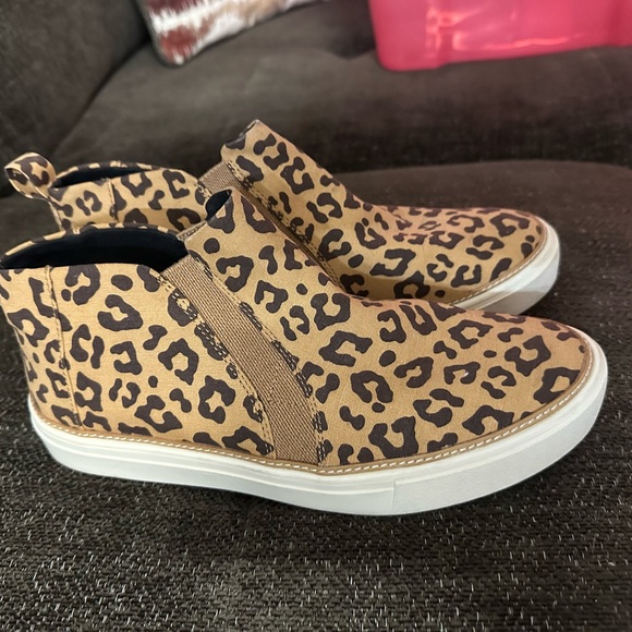 Toms Shoes - Cheetah print toms high tops